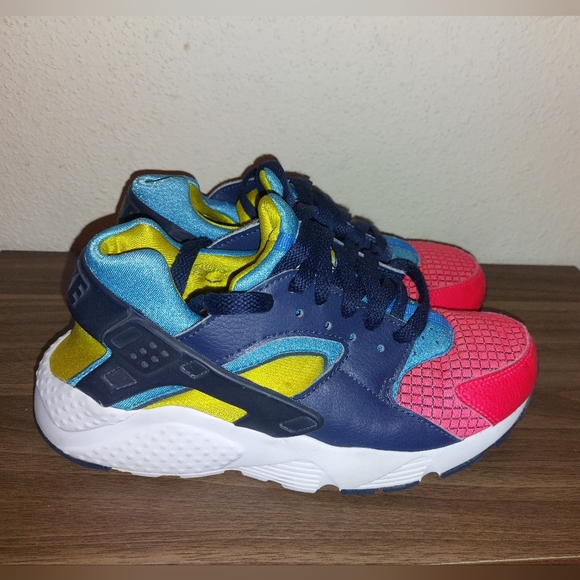 Boys Nike Huraches Run Ultra "Spider-Man " Size 5 - Picture 3 of 6